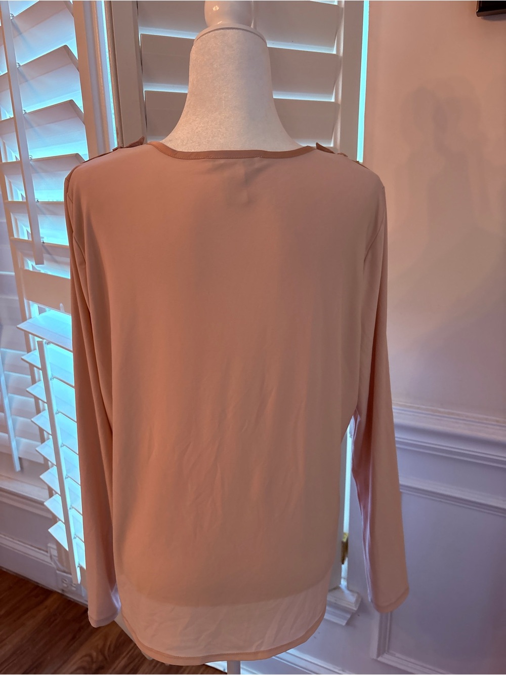 White House Black Market Soft Blush V-Neck Button-Trim Blouse - Picture 6 of 12